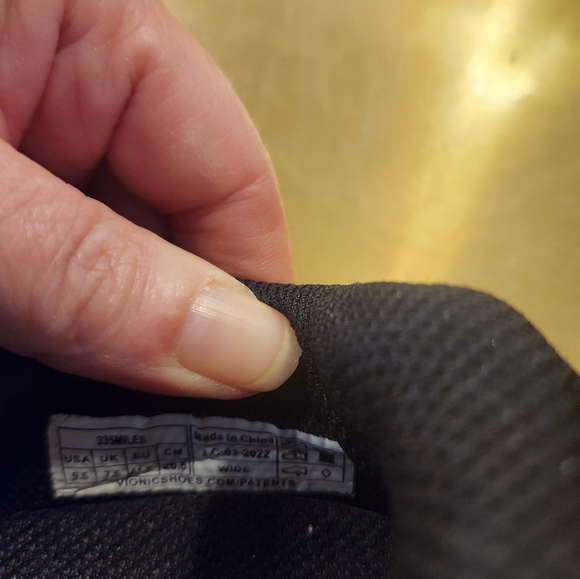 Women's Vionic Sneakers Size 9.5 Wide - Picture 6 of 11